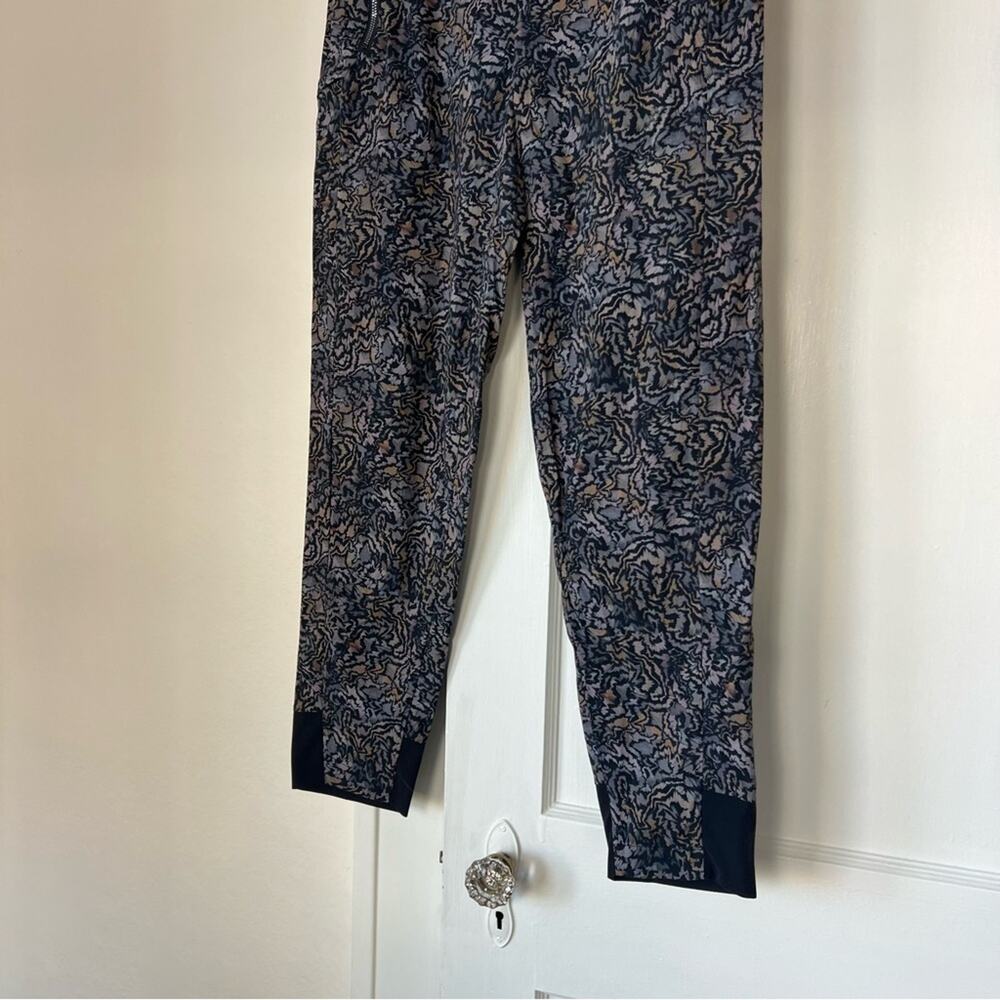 Athleta Trekkie Jogger Pants in Kinetic Abstract Print - Picture 3 of 11